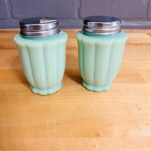 The Pioneer Woman Timeless Beauty Jade Green Milk Glass Salt & Pepper Shaker Set